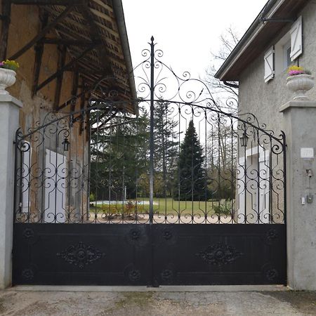 Le Domaine Du Chaffard Bed & Breakfast Les Avenieres Bagian luar foto