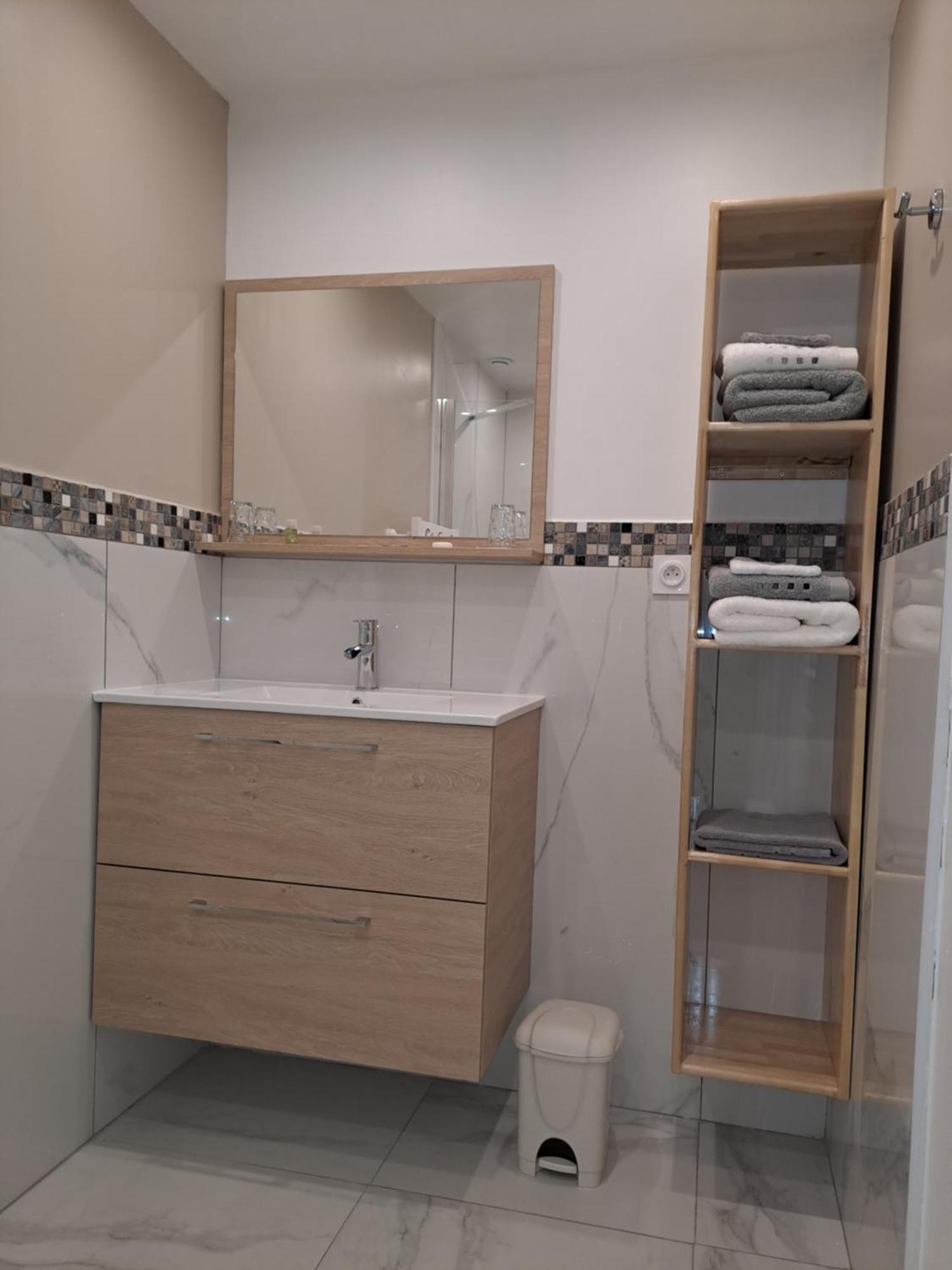 Le Domaine Du Chaffard Bed & Breakfast Les Avenieres Bagian luar foto